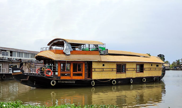 houseboats